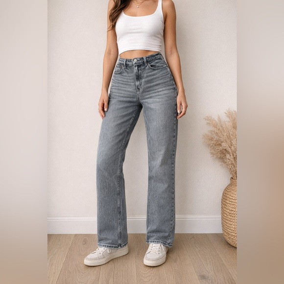 Abercrombie & Fitch Denim - Abercrombie & Fitch Women’s The 90’s Straight Ultra High Rise Jeans - Size 26/2R